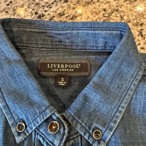NWT Liverpool Los Angeles Vintage Chambray Button Up - Small - Picture 2 of 9